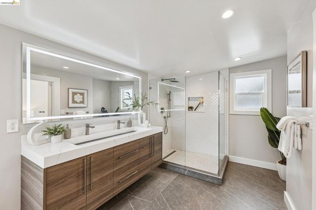 3435 Dimond Ave, Oakland, CA 94602