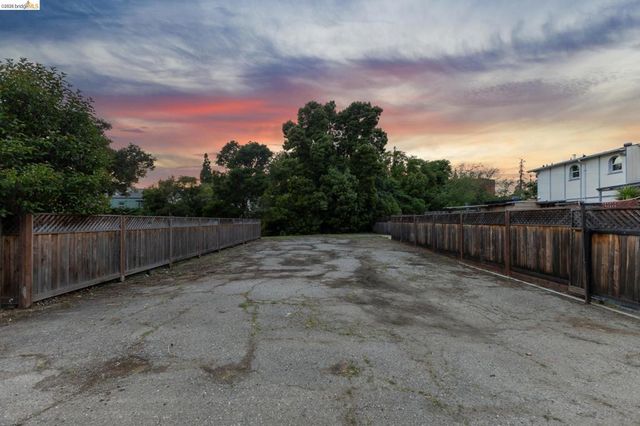 3435 Dimond Ave, Oakland, CA 94602