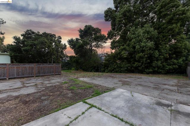 3435 Dimond Ave, Oakland, CA 94602