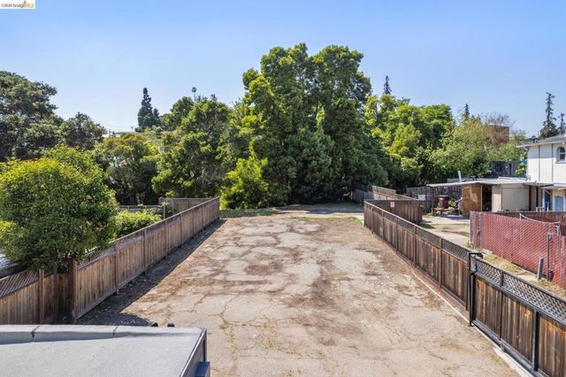 3435 Dimond Ave, Oakland, CA 94602