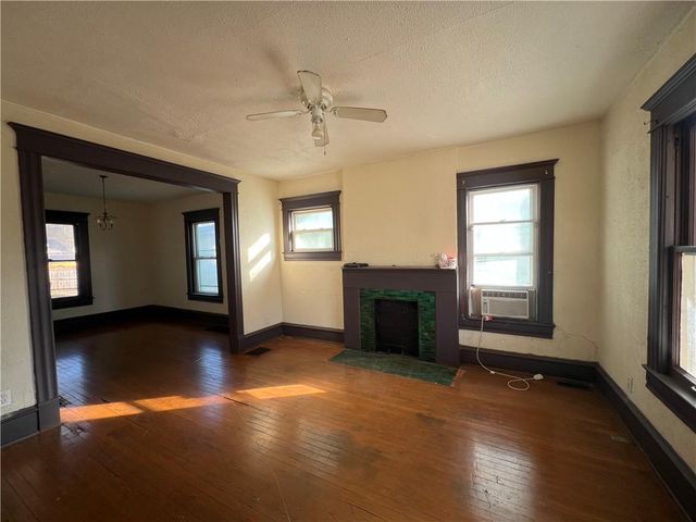 2008 E 36th Street, Kansas City, MO 64109