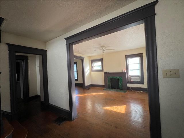 2008 E 36th Street, Kansas City, MO 64109