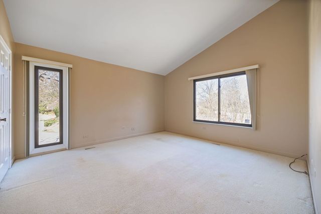 97 W Thornhill Lane A, Lake Barrington, IL 60010