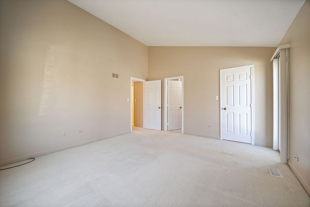 97 W Thornhill Lane A, Lake Barrington, IL 60010