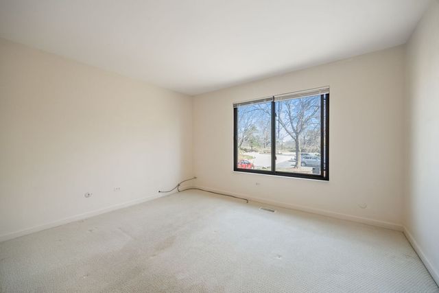 97 W Thornhill Lane A, Lake Barrington, IL 60010