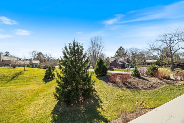 97 W Thornhill Lane A, Lake Barrington, IL 60010