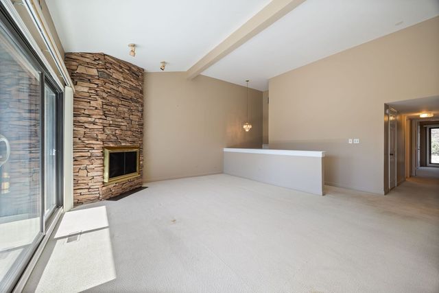 97 W Thornhill Lane A, Lake Barrington, IL 60010