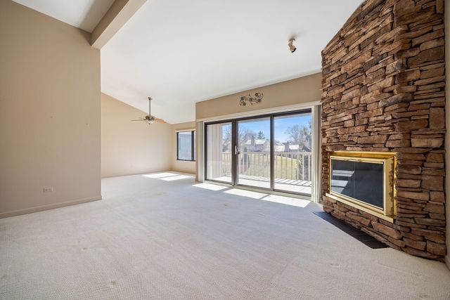 97 W Thornhill Lane A, Lake Barrington, IL 60010