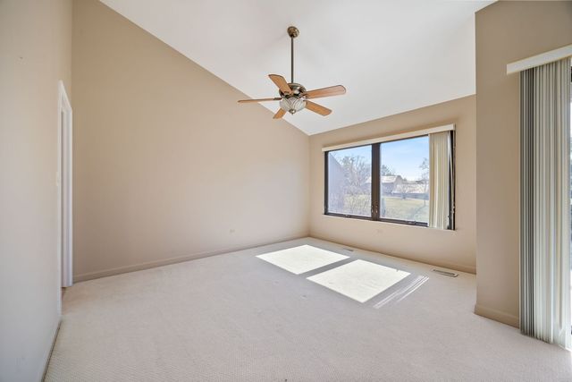 97 W Thornhill Lane A, Lake Barrington, IL 60010