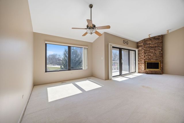 97 W Thornhill Lane A, Lake Barrington, IL 60010