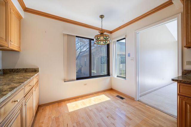 97 W Thornhill Lane A, Lake Barrington, IL 60010