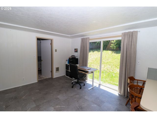 7077 MAIN St, Springfield, OR 97478