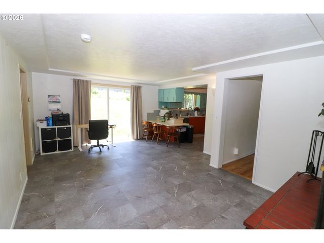 7077 MAIN St, Springfield, OR 97478