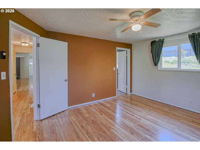 7077 MAIN St, Springfield, OR 97478