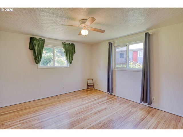 7077 MAIN St, Springfield, OR 97478
