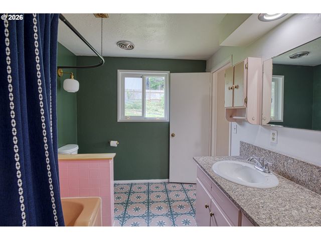 7077 MAIN St, Springfield, OR 97478