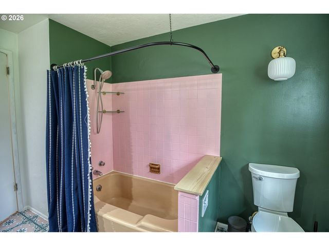 7077 MAIN St, Springfield, OR 97478