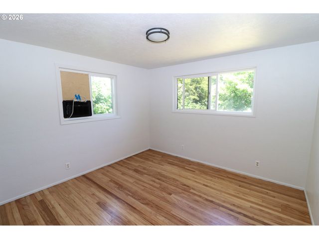7077 MAIN St, Springfield, OR 97478