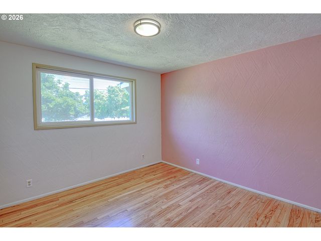 7077 MAIN St, Springfield, OR 97478