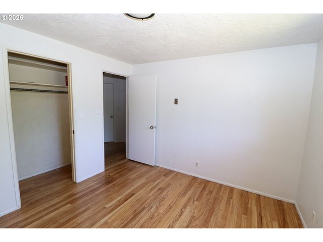 7077 MAIN St, Springfield, OR 97478