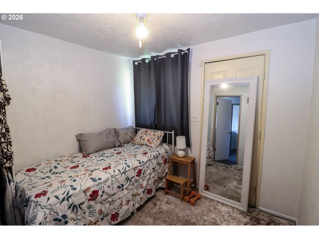 7077 MAIN St, Springfield, OR 97478
