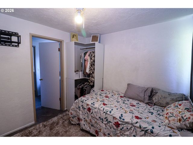 7077 MAIN St, Springfield, OR 97478