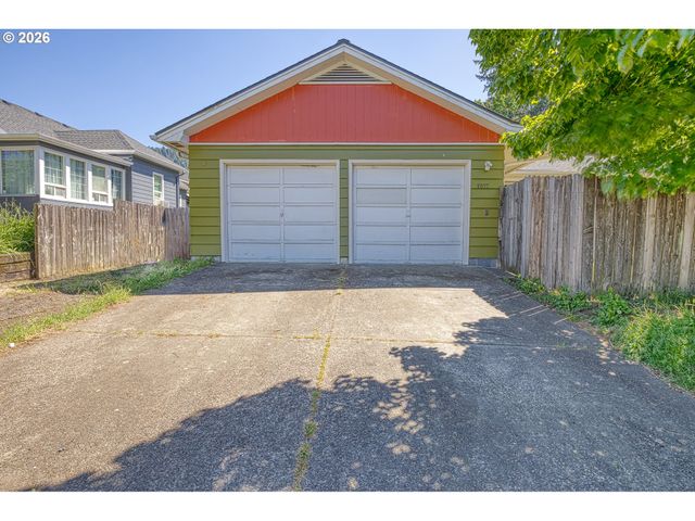 7077 MAIN St, Springfield, OR 97478