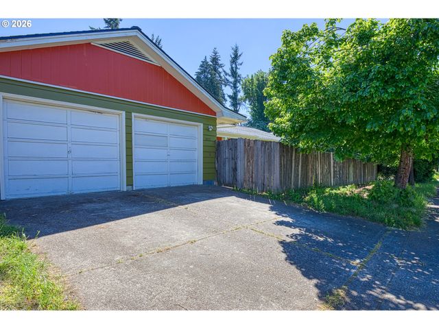 7077 MAIN St, Springfield, OR 97478