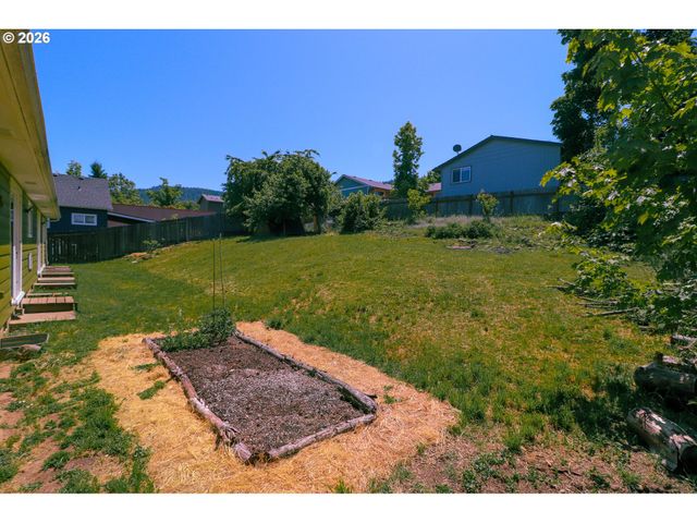 7077 MAIN St, Springfield, OR 97478