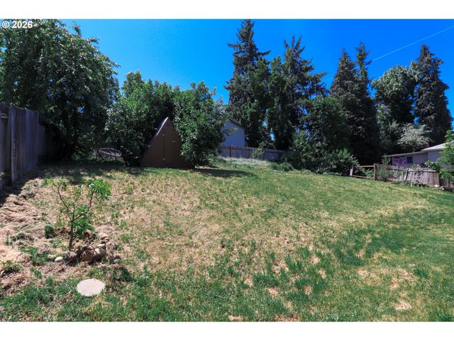 7077 MAIN St, Springfield, OR 97478
