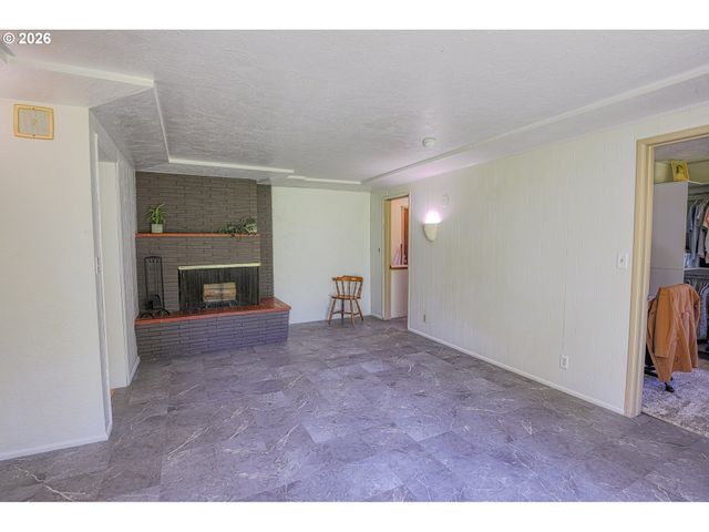 7077 MAIN St, Springfield, OR 97478