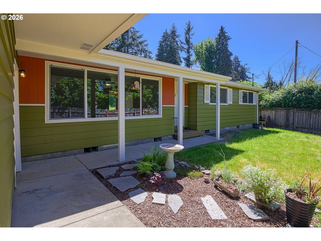 7077 MAIN St, Springfield, OR 97478