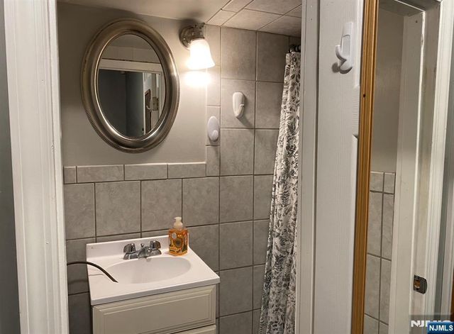 154 Side Avenue, Jersey City, NJ 07305