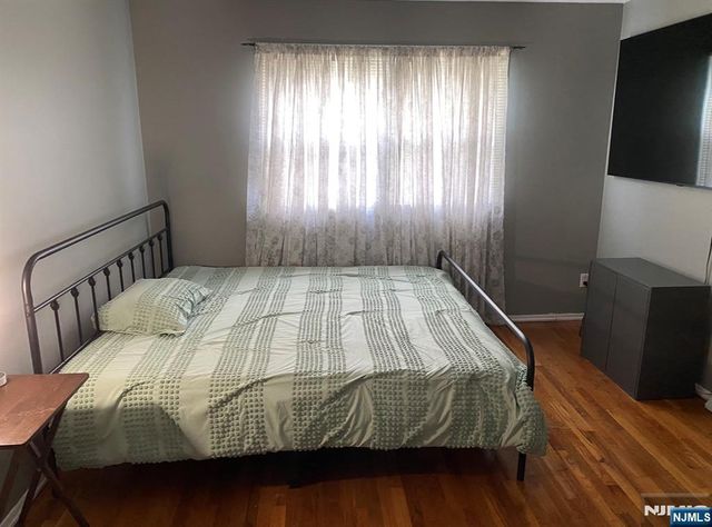 154 Side Avenue, Jersey City, NJ 07305