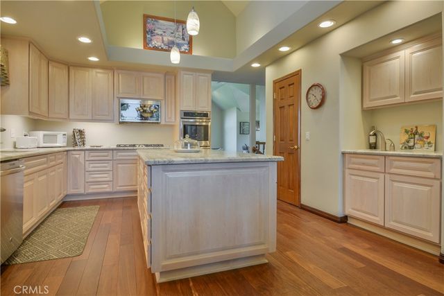 28710 Bryce, Lake Arrowhead, CA 92352