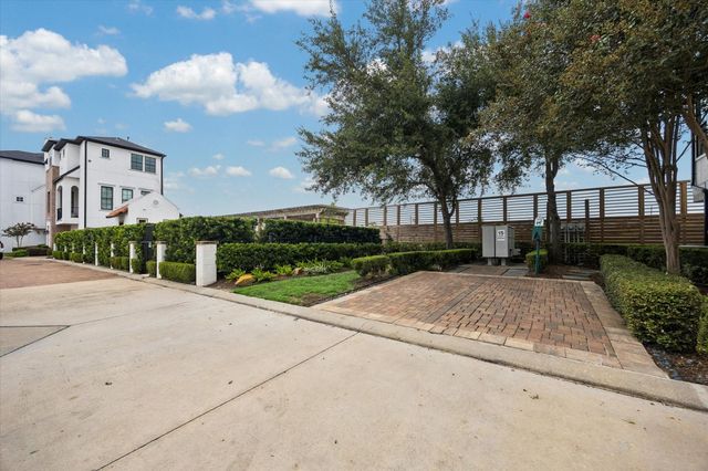 2725 Cohn Garden, Houston, TX 77007