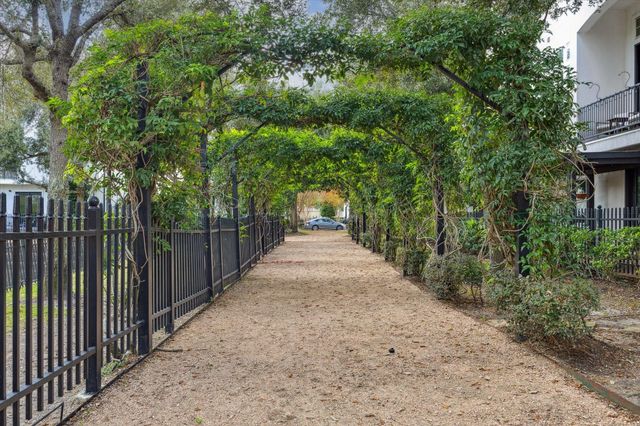 2725 Cohn Garden, Houston, TX 77007