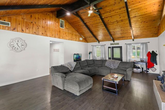 380 Greenleaf Drive, Eagle Point, OR 97524