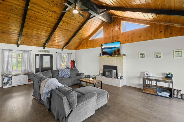 380 Greenleaf Drive, Eagle Point, OR 97524