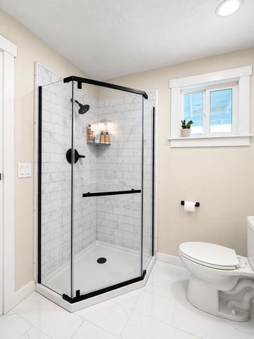 380 Greenleaf Drive, Eagle Point, OR 97524