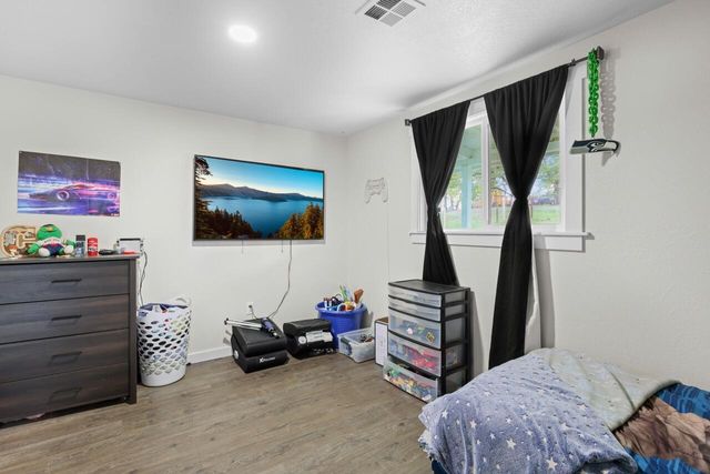 380 Greenleaf Drive, Eagle Point, OR 97524