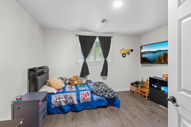 380 Greenleaf Drive, Eagle Point, OR 97524