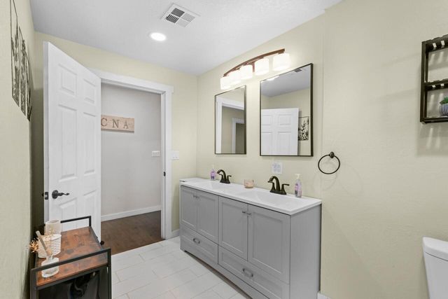 380 Greenleaf Drive, Eagle Point, OR 97524