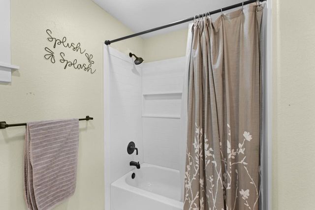 380 Greenleaf Drive, Eagle Point, OR 97524