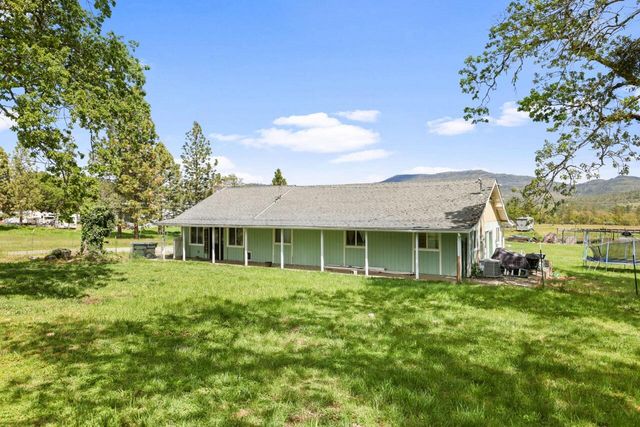 380 Greenleaf Drive, Eagle Point, OR 97524