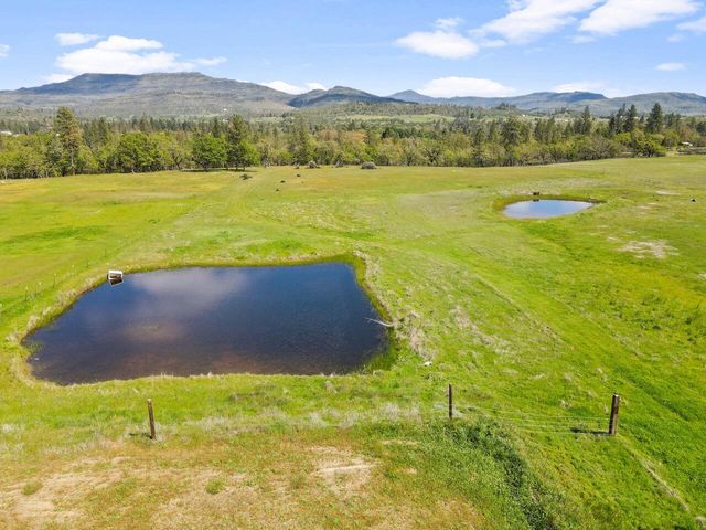 380 Greenleaf Drive, Eagle Point, OR 97524