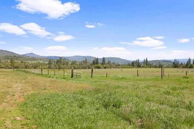 380 Greenleaf Drive, Eagle Point, OR 97524