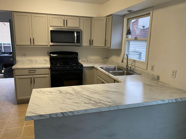 1073 Sweet Street Ne, City Of Grand Rapids, MI 49505