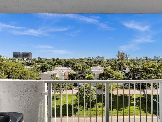 2020 NE 135th Street 601, North Miami, FL 33181