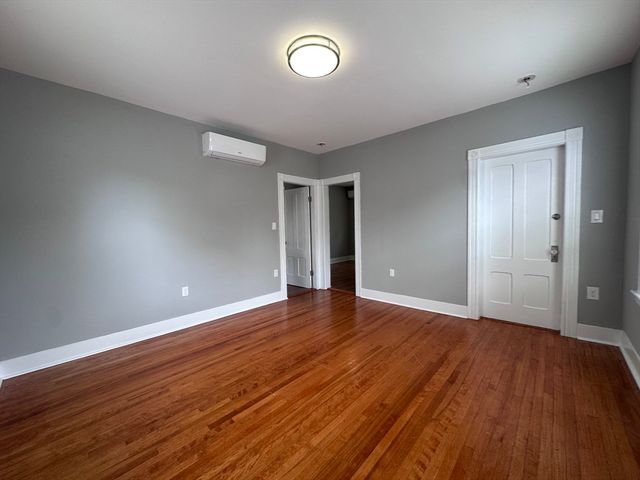 55 Seymour St, Worcester, MA 01610